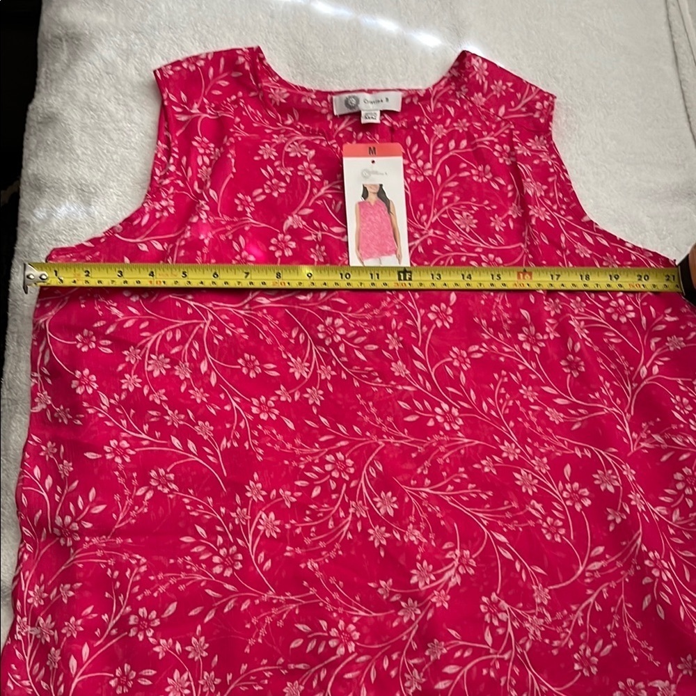 Pink Sleeveless Blouse with V-Neck and Floral Print - Picture 4 of 8
